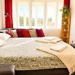 Great Flat Few Minutes From The Beach! *