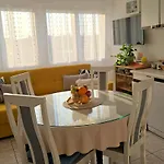 Great Flat Few Minutes From The Beach! Apartment *