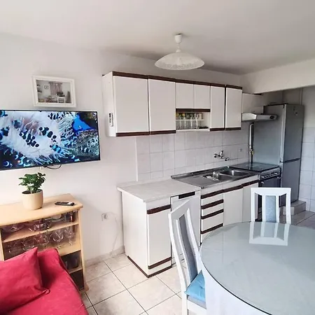 Great Flat Few Minutes From The Beach!