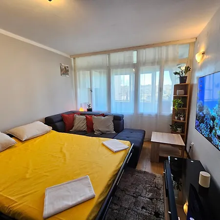 Great Flat Few Minutes From The Beach! דירה