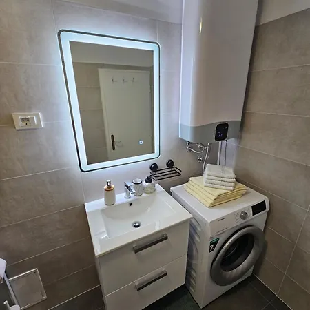 Great Flat Few Minutes From The Beach! * Pula