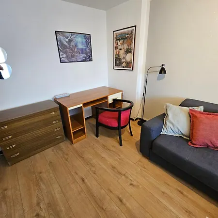 Great Flat Few Minutes From The Beach! פולה