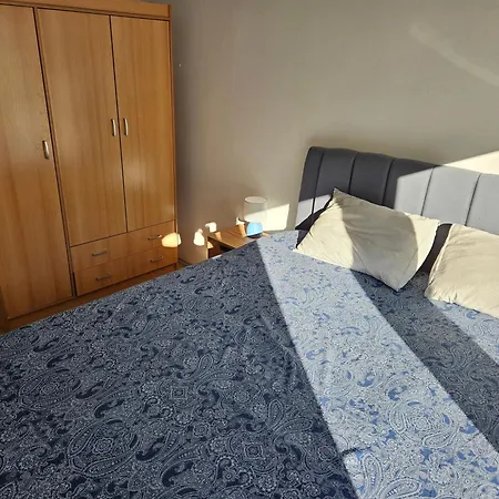 Great Flat Few Minutes From The Beach! פולה