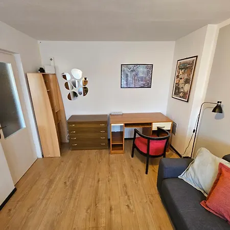 Great Flat Few Minutes From The Beach! פולה