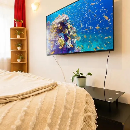 Great Flat Few Minutes From The Beach! شقة