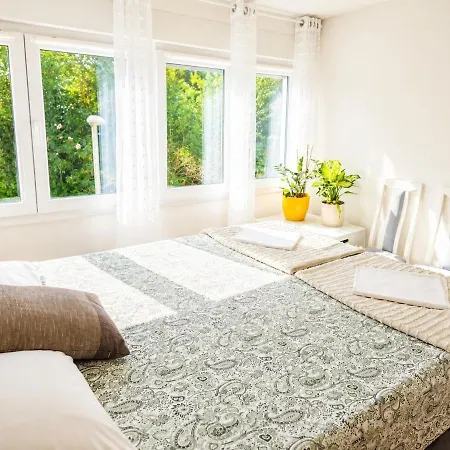 Great Flat Few Minutes From The Beach! بولا