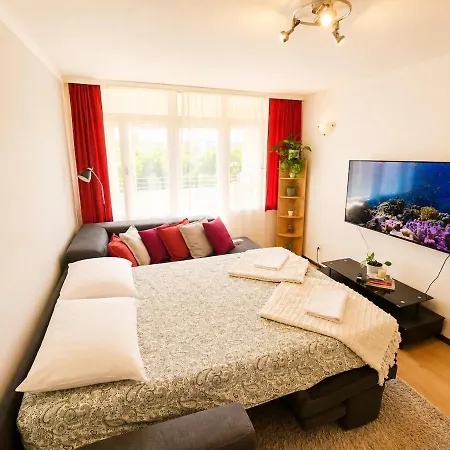 Great Flat Few Minutes From The Beach! بولا