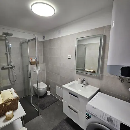 Great Flat Few Minutes From The Beach! * بولا