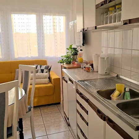 Great Flat Few Minutes From The Beach! * بولا