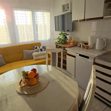 Great Flat Few Minutes From The Beach! شقة