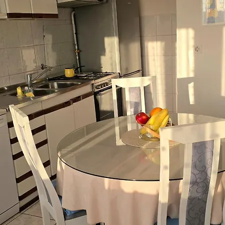Great Flat Few Minutes From The Beach! شقة بولا
