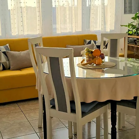 Great Flat Few Minutes From The Beach! بولا