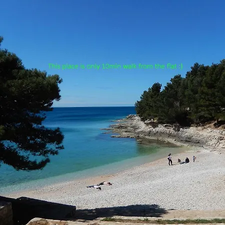 Great Flat Few Minutes From The Beach! بولا