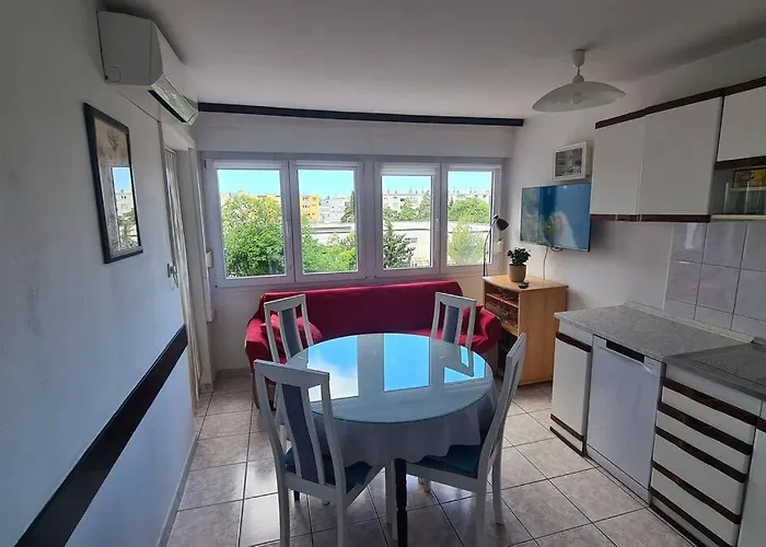 Apartman Great Flat Few Minutes From The Beach! Póla