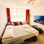 Great Flat Few Minutes From The Beach! Pula