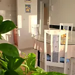 Great Flat Few Minutes From The Beach!