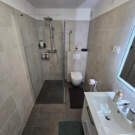 Great Flat Few Minutes From The Beach! * Pula