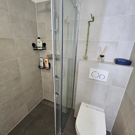 Great Flat Few Minutes From The Beach!