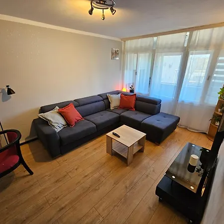 Great Flat Few Minutes From The Beach!