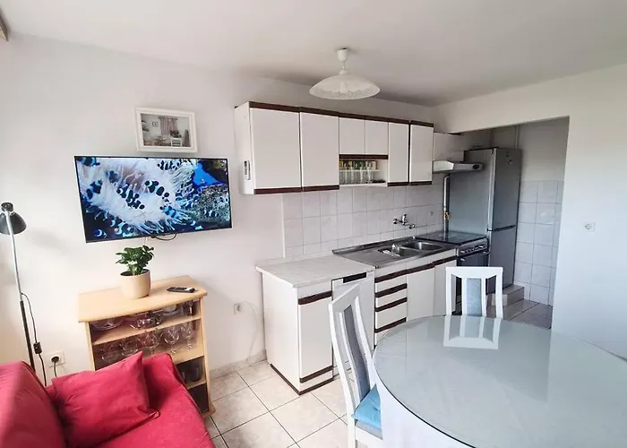 Great Flat Few Minutes From The Beach!