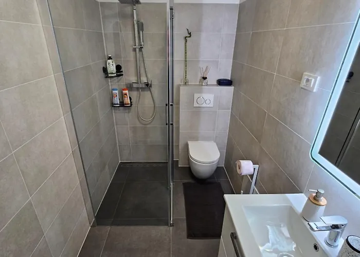 Great Flat Few Minutes From The Beach! * Pula