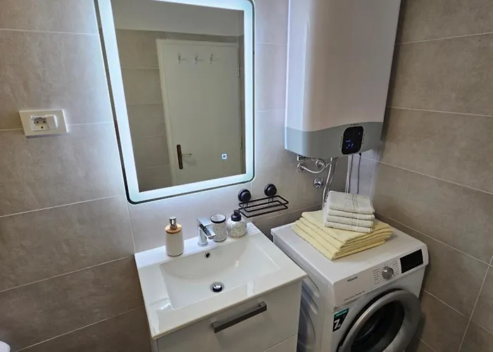Great Flat Few Minutes From The Beach! * Pula